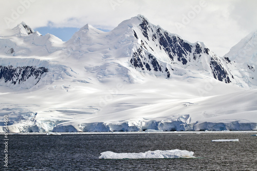Antarctica - A Beautiful Day - Travel Destination