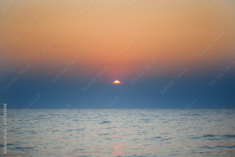 Fototapeta premium sunrise in the sea