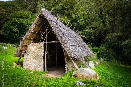 capanna preistorica - ricostruzione photo