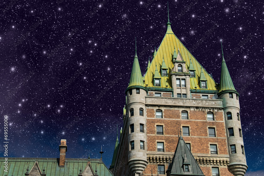 Fototapeta premium Frontenac Castle (Quebec City) with dramatic sky