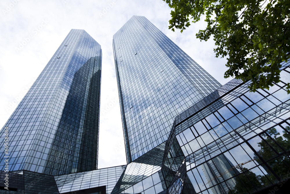Fototapeta premium Office building in business center 