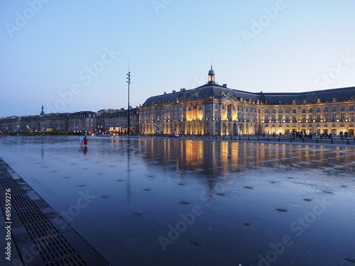 Plaza Real en Burdeos por la noche