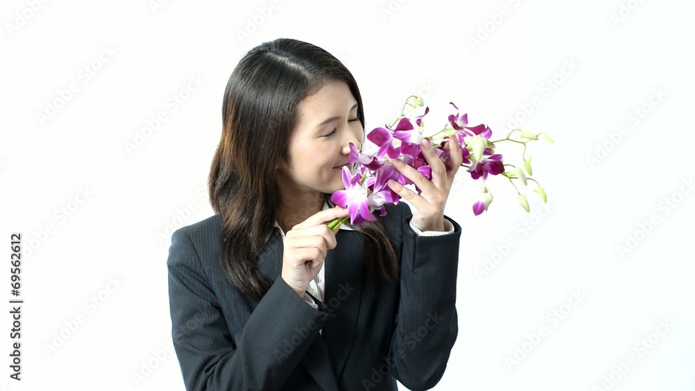 寛ぐ美しい女性