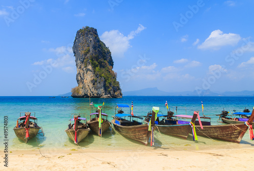 Fishing boats on the sea and beutiful island © sek_suwat
