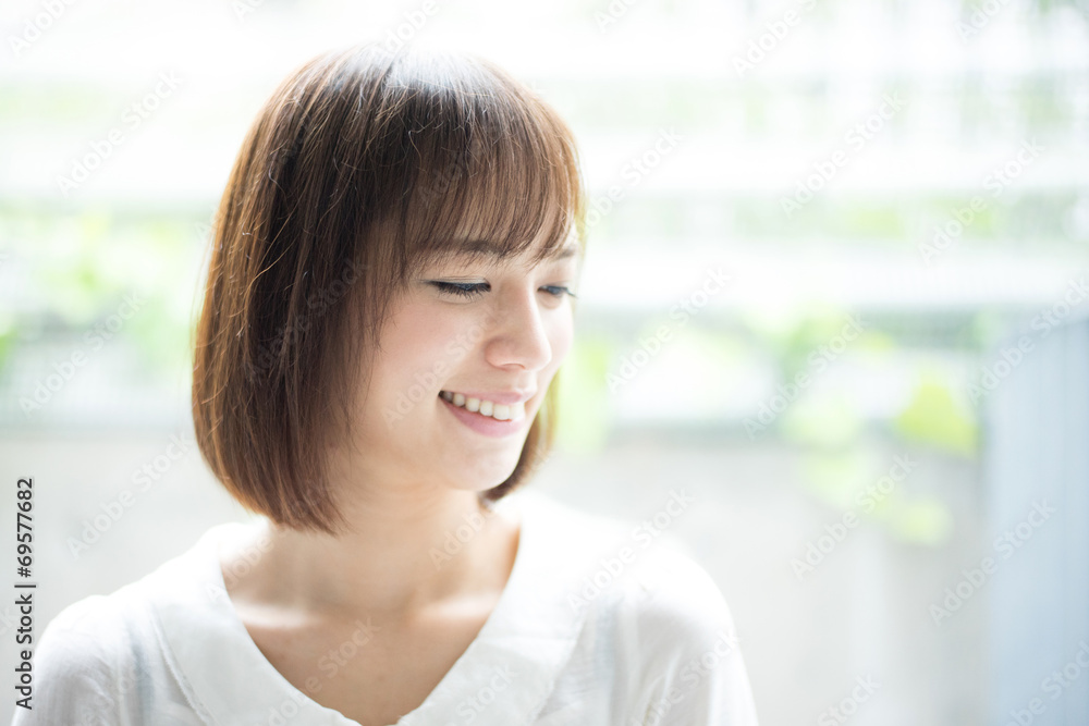 笑顔の女性