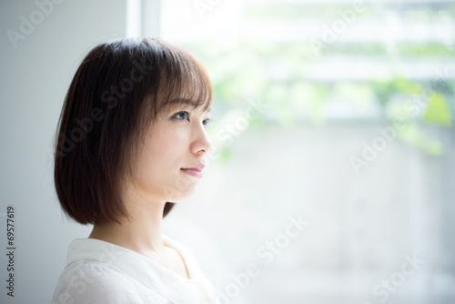 Free Download 若い女性 - GFXLoad