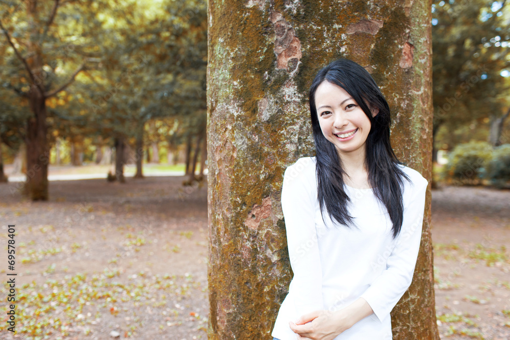 紅葉と女性 紅葉と女性