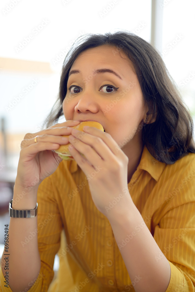 Pretty Young Woman Eating Burger In Cafe Pretty Young Woman Eating Burger In Cafe