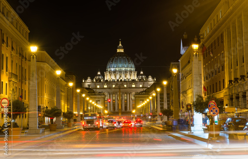 Fototapeta Naklejka Na Ścianę i Meble -  Night view of the St. Peter's Basilica in Rome, Vatican. Italy