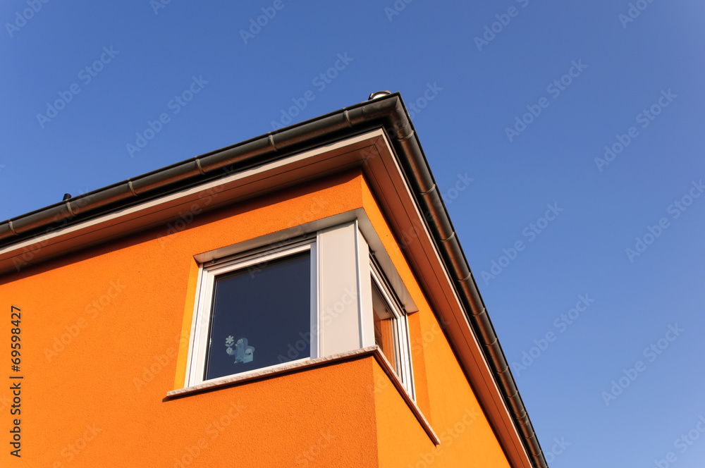 modernes Haus mit Eckfenster