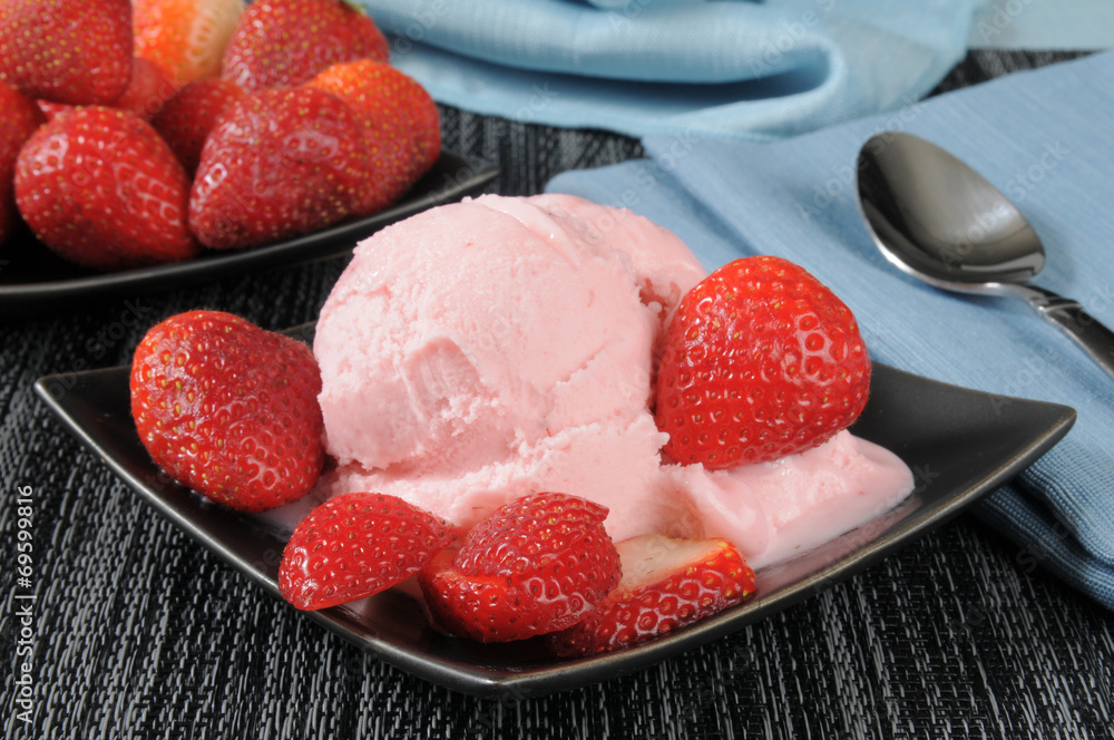 Frozen strawberry yogurt Frozen strawberry yogurt