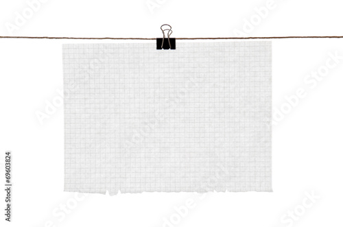 Preisschild an wäscheleine mit papier klemme