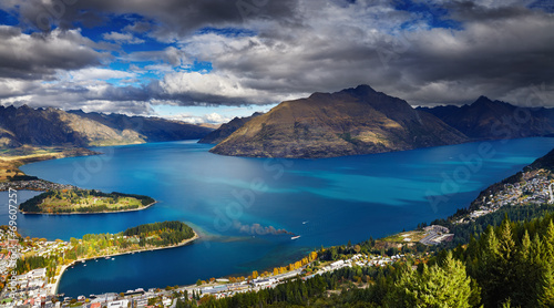 Wakatipu lake, New Zealand
