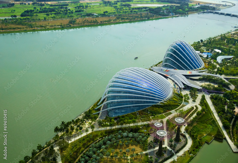 Fototapeta premium Greenhouses in Gardens by the Bay and river, Singapore