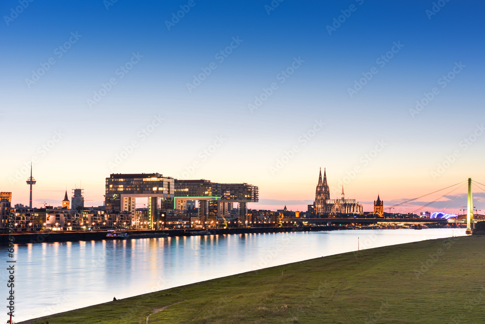 Naklejka premium Köln Panorama Kranhäuser