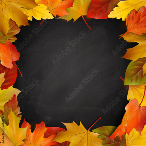 Blackboard mit Herbstblätter-Rahmen