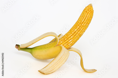 Tableau sur toile Corn cob with banana skin