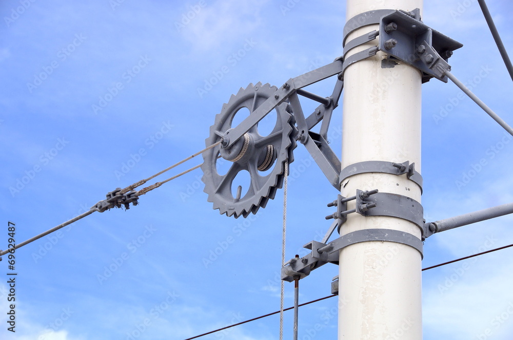 Overhead line of railway tracks keeping tension Overhead line of railway tracks keeping tension