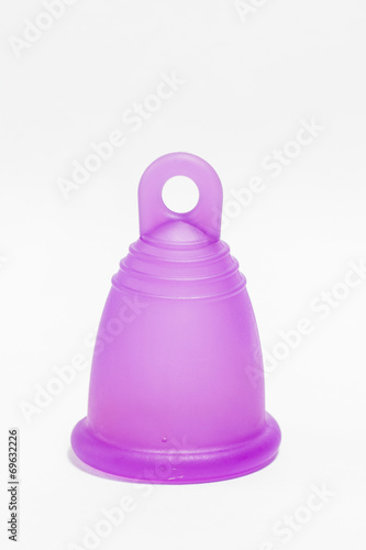 Vertical isolated menstrual cup