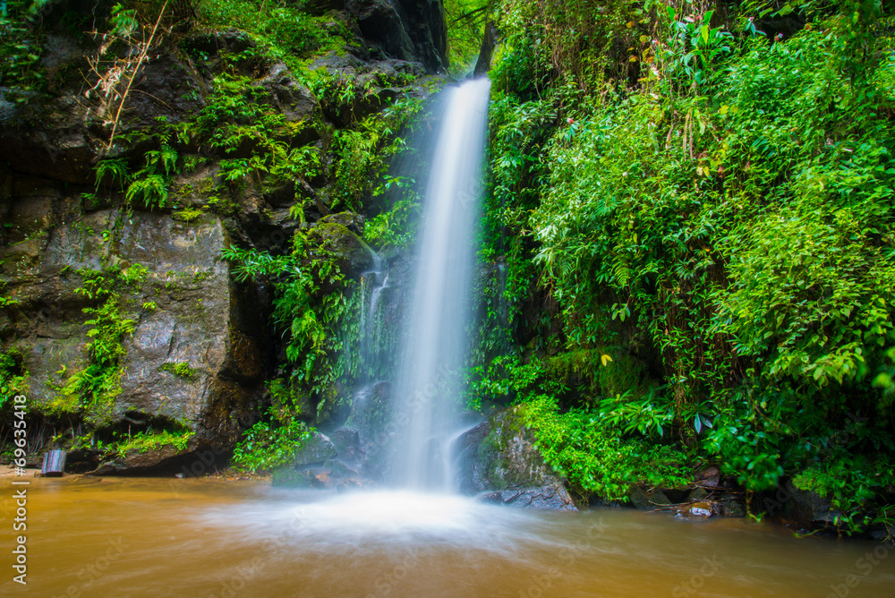 Naklejka premium Mon Tha Than Waterfall In Doi Suthep - Pui National Park