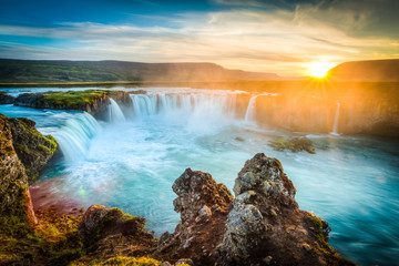 Keuken achterwand Romantische stijl Godafoss waterval bij zonsondergang IJsland  © ronnybas