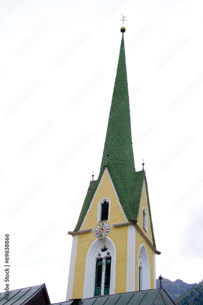 Fototapeta premium Pfarrkirche zum Hl. St. Nikolaus - Ischgl - Alpen