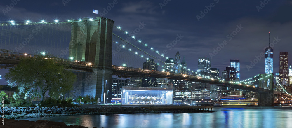 Brooklyn Bridge at night New York City - obrazy, fototapety, plakaty 