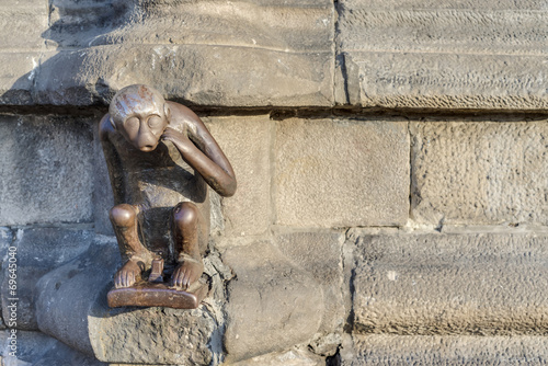 Fotografie Guardhouse Monkey statue in Mons, Belgium.