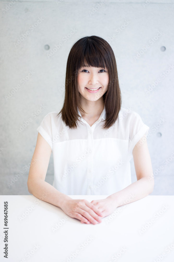 笑顔の女性 笑顔の女性