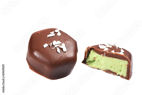 Fotografie Delicious chocolate candy with pistachio filling