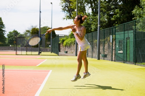 Pretty tennis player about to serve © WavebreakmediaMicro