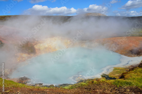 Исландия, горячие источники в горах © irinabal18