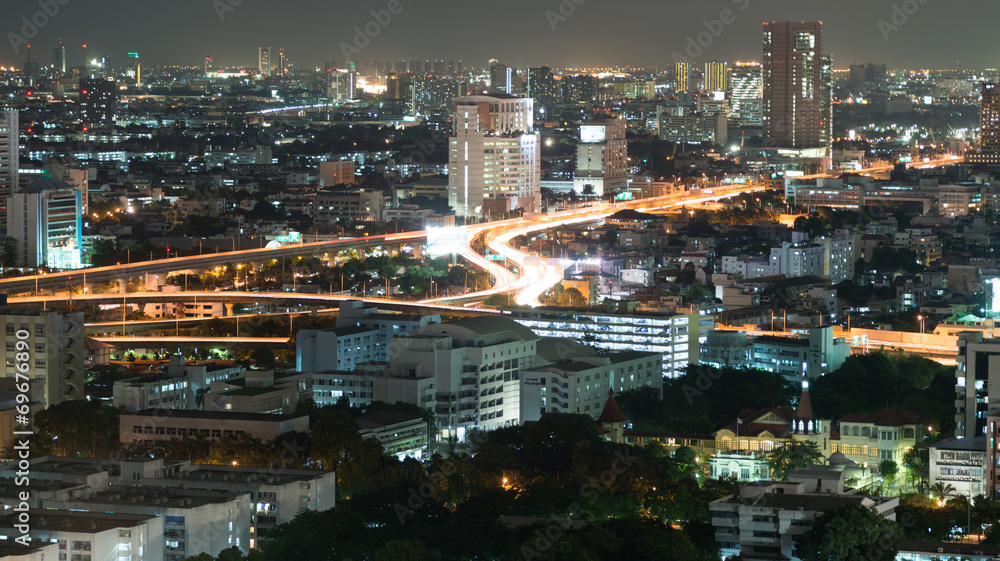Fototapeta premium Bangkok at night with traffic light