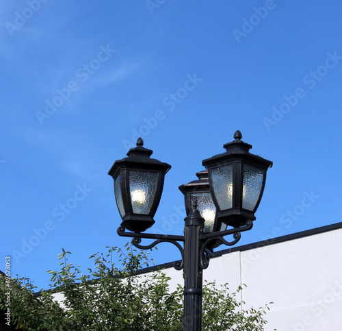 Old-fashioned style, 3-bulb streetlight, with space for text.