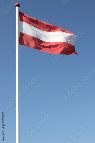 Flagge Österreichs im Wind