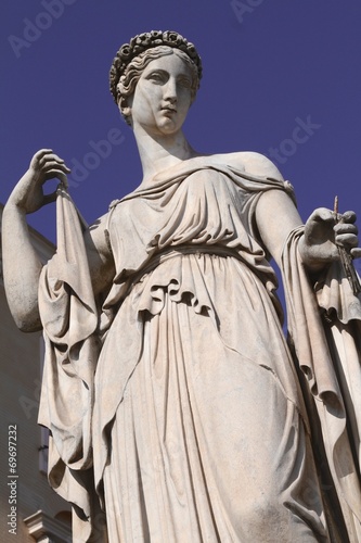 Female sculpture - Piazza del Popolo Rome