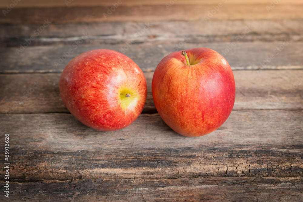 red apples on wooden table red apples on wooden table