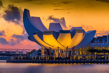 Fotobehang Singapore Art Science Museum in ochtendlicht  © SANCHAI