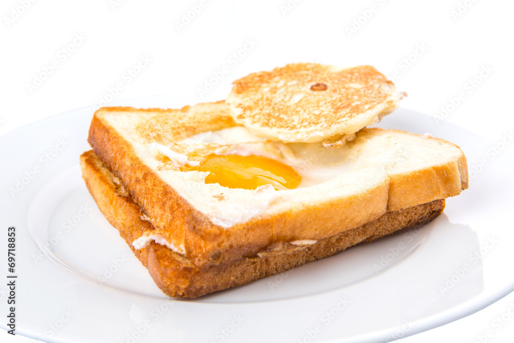 Egg in the basket bread toast 