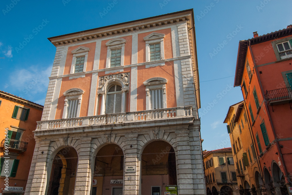 Facciata palazzo signorile, centro storico, Pisa