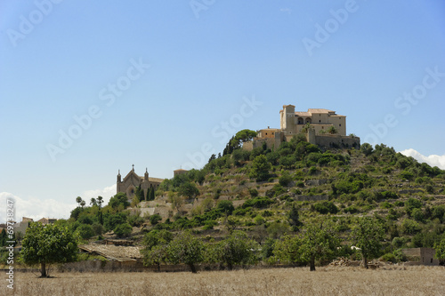 Blick auf Arta und Wallfahrtskirche des Santuari de Sant Salvado