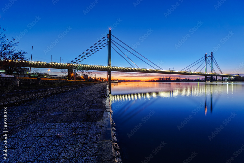 Obraz premium Bridge at night