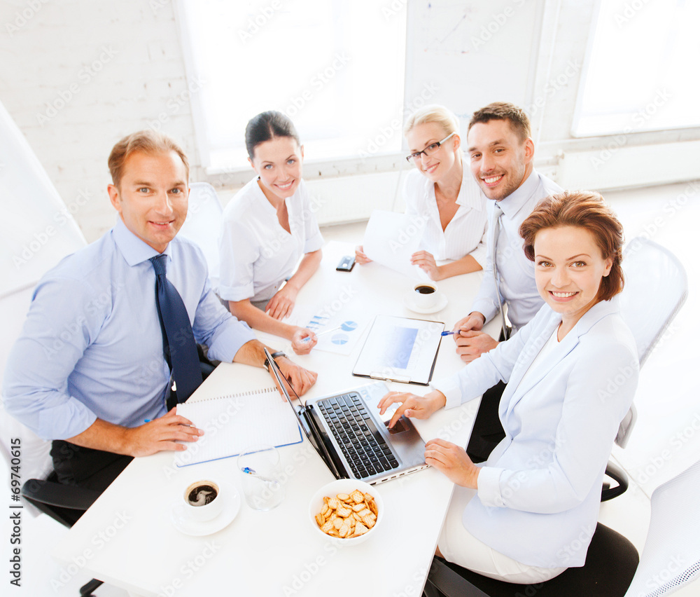 Fototapeta premium business team having meeting in office