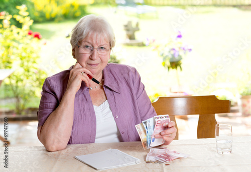 female senior is calculating her budget