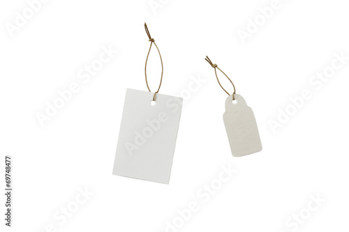 preisschild mit öse für preisauszeichnung, freigestellt, weiss