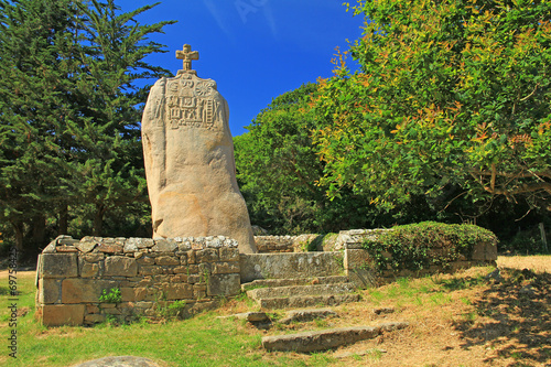 Tableau sur toile Christianisierter Menhir Saint Uzec Frankreich