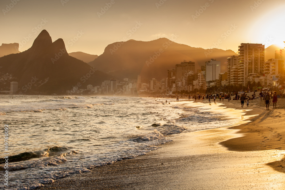 Ταπετσαρία View of Ipanema Beach in the evening, Brazil