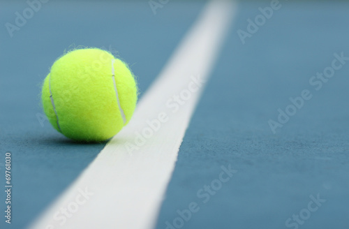 Tennis ball © bignai