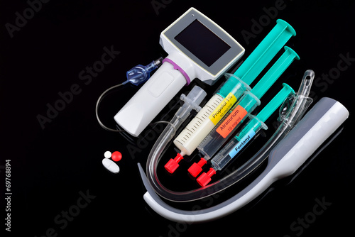 Set of tools and drugs for intubation and anaesthesia induction