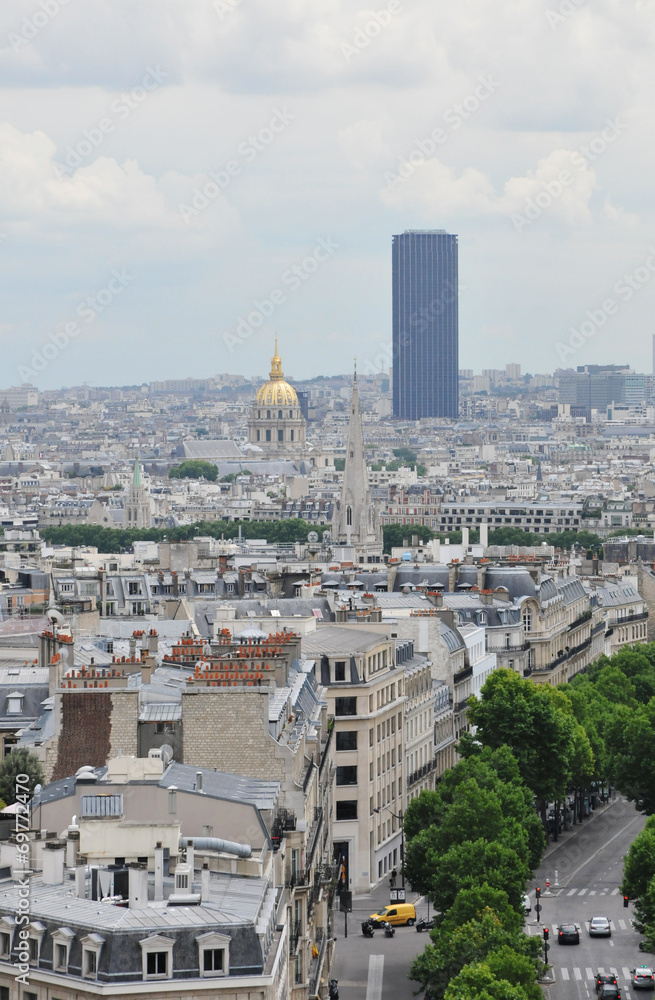 Fototapeta premium Montparnasse Tower in Paris